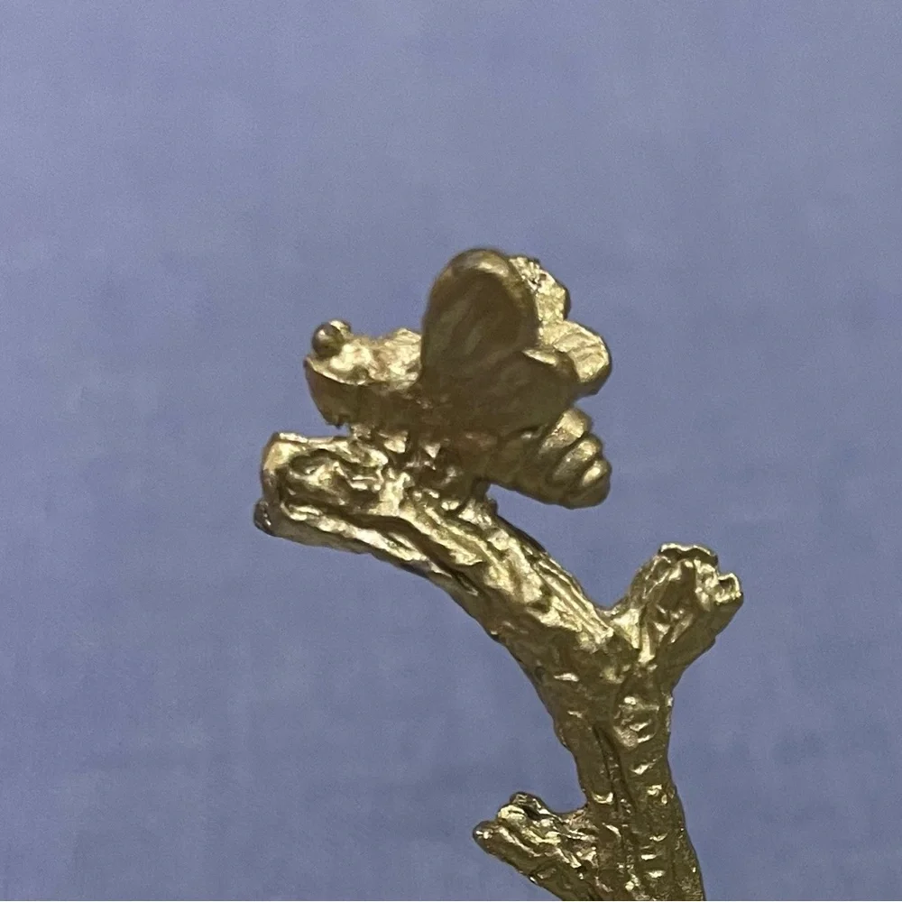 Honeycomb Plate Ring Holder with Bee & Hive - Picture 3 of 14